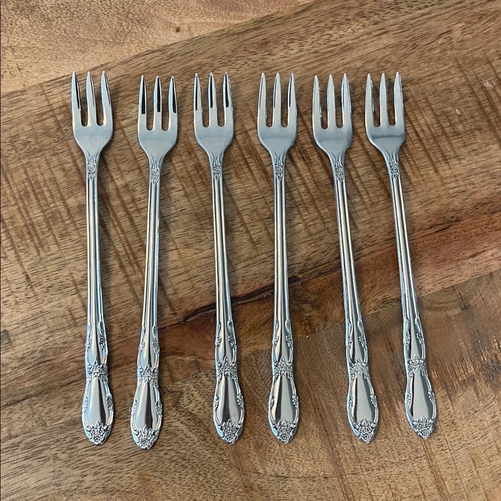 Oneida Fenway Daydream Cocktail Seafood Forks Set of 6 Olive Pickle